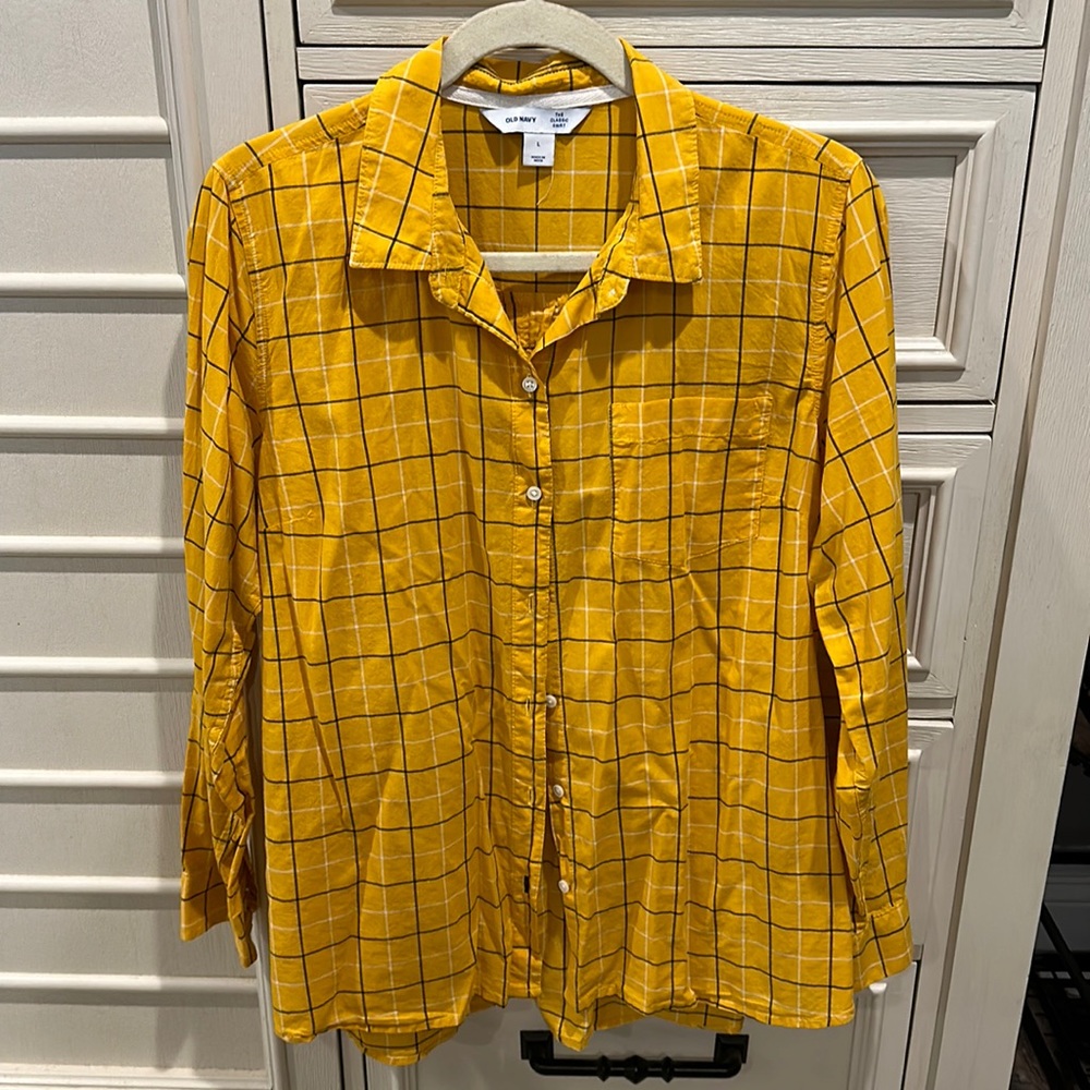 Old Navy long sleeve button up shirt size Large